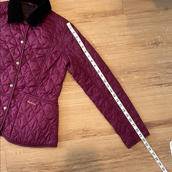 Barbour Women’s Summer Liddesdale Quilted Jacket in a rare Dark Cherry Size US 4 - Picture 14 of 14
